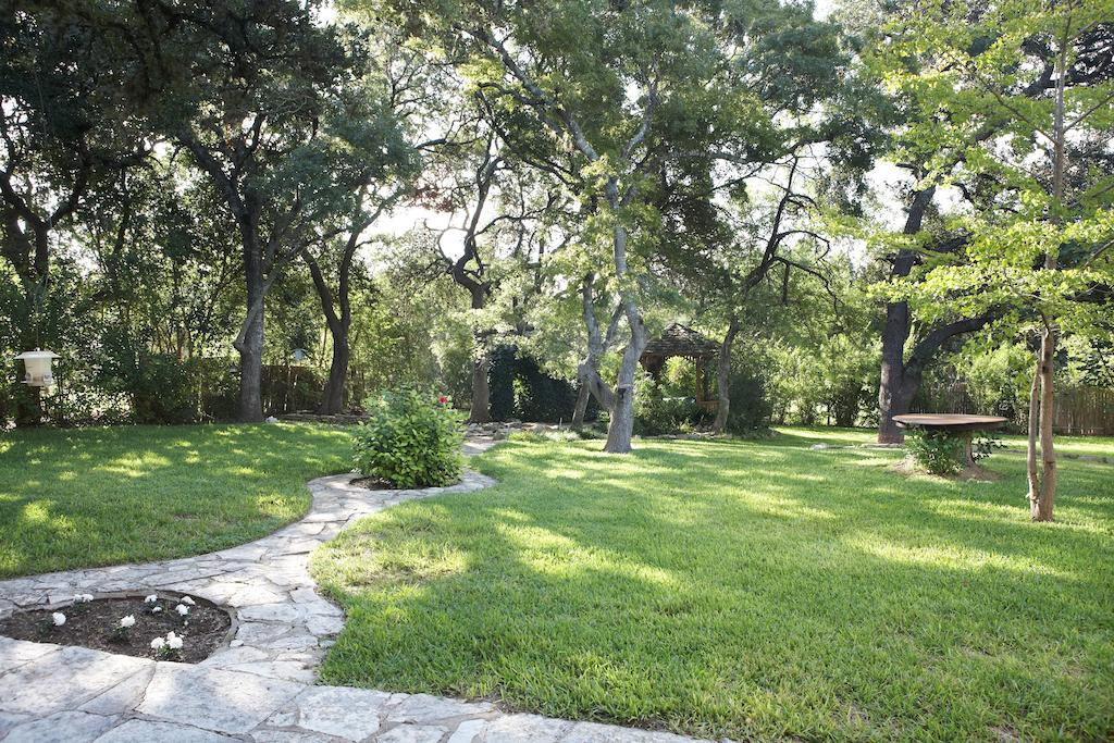 Acorn Bed And Breakfast Boerne Exterior photo