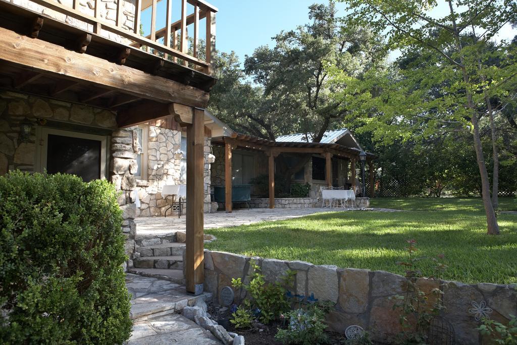 Acorn Bed And Breakfast Boerne Exterior photo