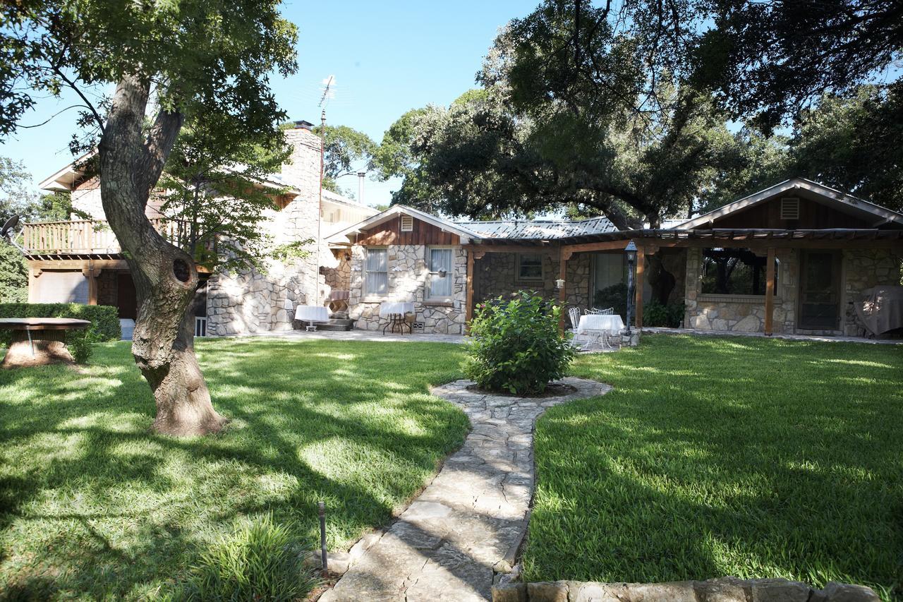 Acorn Bed And Breakfast Boerne Exterior photo